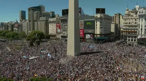 Nebunie pe străzile din Argentina! 4 milioane de fani sărbătoresc la Buenos Aires, alături de jucători, câștigarea Cupei Mondiale |  LIVE VIDEO