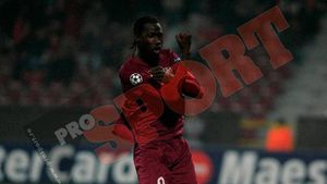 A dat gol și apoi cu bâta-n baltă!** Traore le-a arătat semne obscene fanilor clujeni: "Nu a fost drăguț din partea mea"!