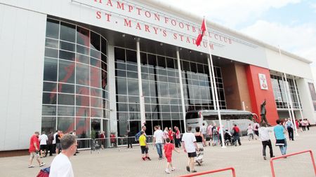 Brățara fermecată. Inovație în fotbalul britanic: fanii vor putea intra la stadion fără a mai plăti