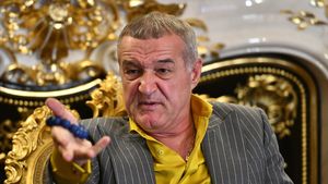 Gigi Becali s-a săturat de atitudinea lui Mirel Rădoi: „Băi, nebunule, tu nu-i răspunzi nașului tău când are nevoie de tine?”