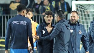 Florinel Coman îi răspunde lui Gigi Becali, după ce patronul FCSB l-a criticat dur. „Îmi voi intra în formă!” Ce promisiune le face suporterilor | VIDEO