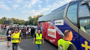 Cum l-au primit fanii FCSB pe Dennis Politic la meciul cu Drita