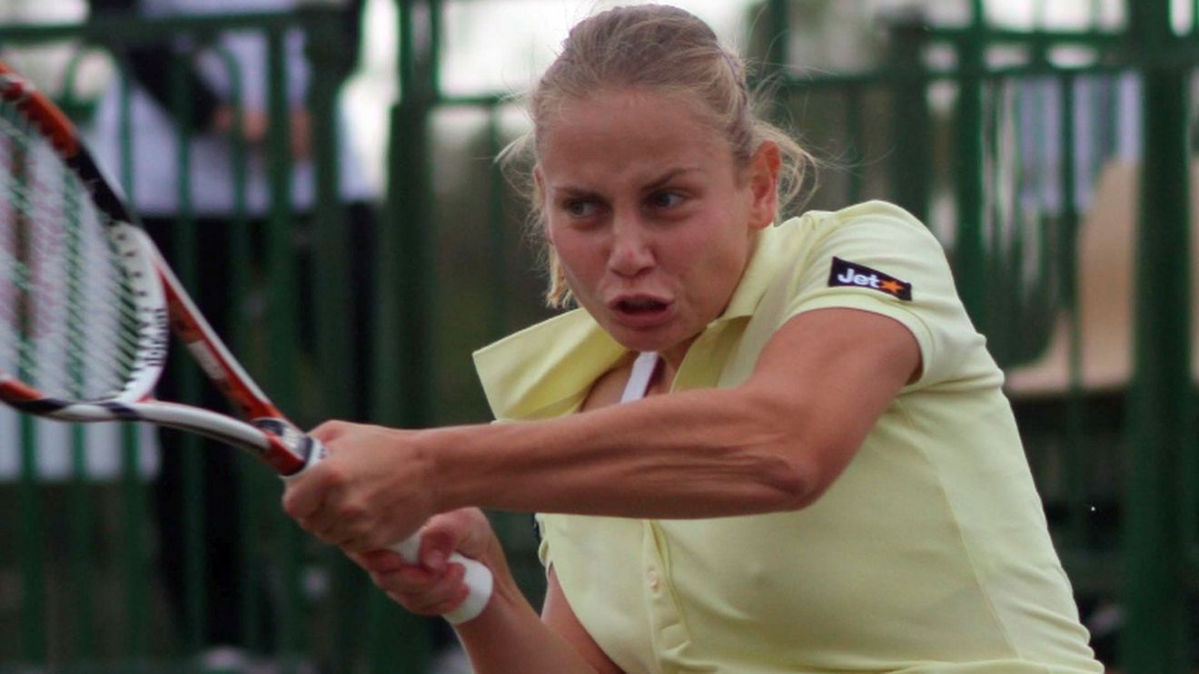 Halep și Dokic s-au calificat în sferturi la București!