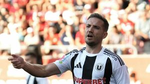 Alex Chipciu i-a distrus pe Sorin Cârțu, pe Marius Şumudică şi pe Călin Georgescu: „O legendă beată care ia jucători de gât. Unul care ia geaca de la băieți, să arate factura că a dat 3 mii de euro. De aia am ajuns să votăm două milioane de oameni un debil mintal”