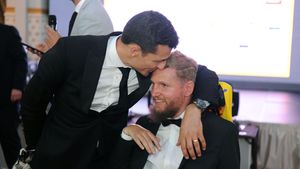 Imaginea emoționantă în ziua de Crăciun cu Mihai Neșu! Cum a apărut fostul jucător de la Steaua și ce familie l-a primit cu brațele deschise | FOTO