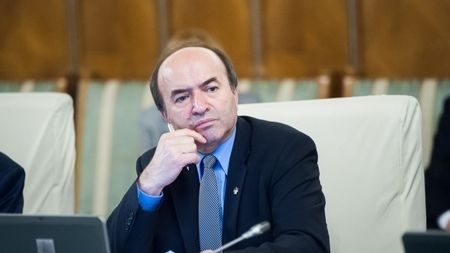Și cu libertatea presei cum rămâne? Tudorel Toader a retras acreditările a doi jurnaliști, Traian Băsescu a reacționat dur: "Ai luat-o razna. Revino-ți, omule! Am fost președinte zece ani și nu am făcut așa ceva"
