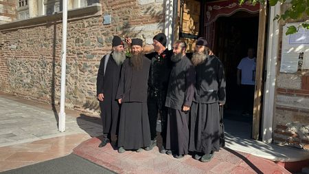 Ce au făcut călugării aduși de Gigi Becali în hotelul din Salonic. Episcopii le-au dat interzis