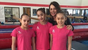 Trei junioare participă la concursul organizat de Nadia, la Oklahoma