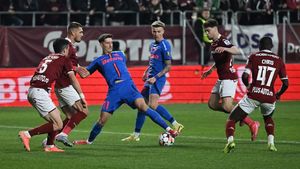 Au început negocierile pentru transferul verii din Superliga. Italienii vin după fotbalistul român