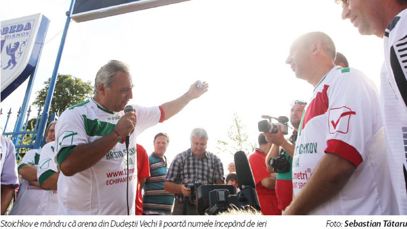 Hristo Stoichkov are stadion în România! FOTO. Fostul mare internațional bulgar a făcut show la Dudeștii Vechi