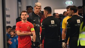 Fostul arbitru FIFA, verdict despre faza care a dinamitat derby-ul Universitatea Craiova - FCSB: „Am văzut reluările! Meciul a fost echilibrat până atunci”. VIDEO