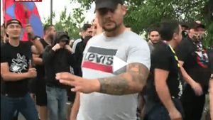 Suporterii Stelei i-au agresat pe jurnaliștii de la Realitatea Plus! Momente de groază la Afumați: „A aruncat o petardă și o fumigenă în mașină” | VIDEO