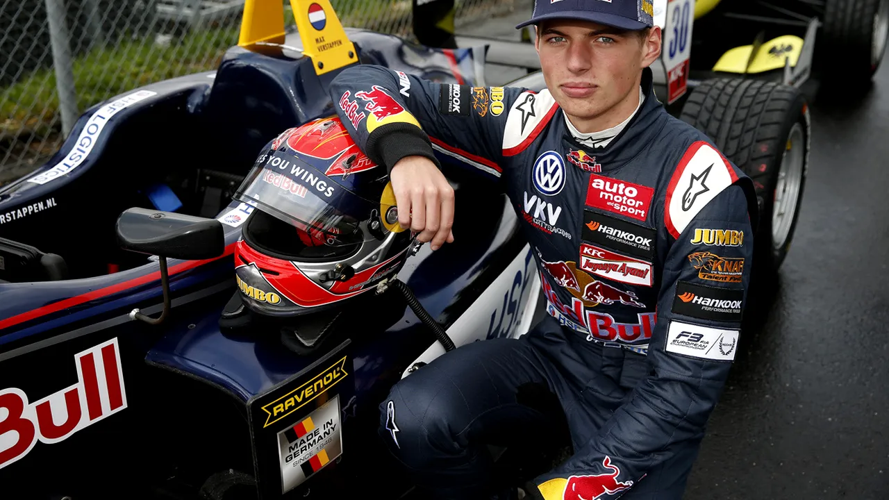 Max Verstappen și-a prelungit contractul cu Red Bull Racing