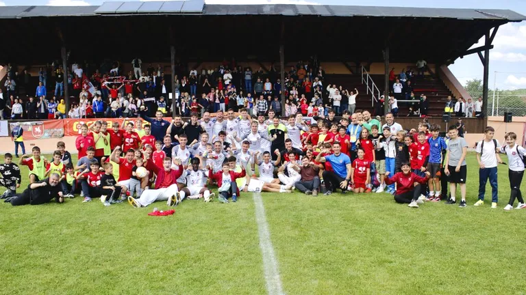 CSC Șelimbăr rămâne în Liga 2 și o trimite pe CS Dinamo în Liga 3. Eugen Beza consideră meritată soarta dublei: ”Sunt mândru!”