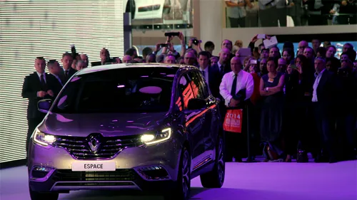 SALONUL DE LA PARIS | Renault, defilarea dinamică de 