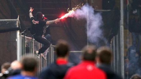 Cum au devenit huligani!** Italienii și sârbii, acuze la nivel înalt: "Nu ați organizat bine meciul" / "Am evitat o tragedie"