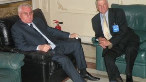 Ioan Neculaie aduce la FC Brașov un veteran al "Cooperativei". Cel chemat să salveze "Steagul" a propus ca din Liga 1 să nu retrogradeze nimeni și a cusut sigla PSD pe tricourile echipei