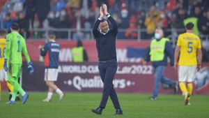 Mirel Rădoi, debut similar cu al lui Reghecampf, la Universitatea Craiova. În Superligă, Rădoi începe  în oraşul natal, Severin