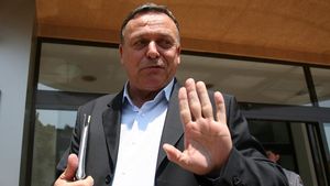 Gh. Constantin: "Colțescu suferă după divorț, dar e un om normal"