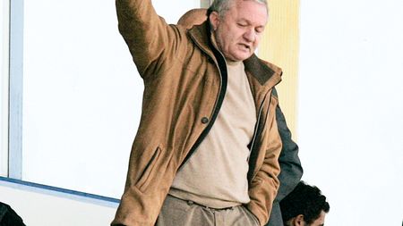 Săgeți spre Dorinel