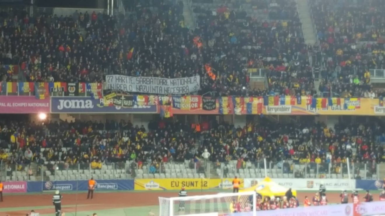 FOTO | Mesajul inedit afișat de galerii în timpul meciului cu Danemarca! "Câinii" nu cedează și continuă presiunile