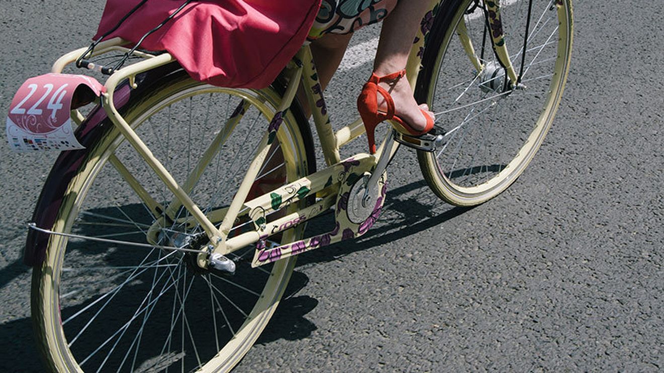 Cetățenii orașului Milan ar putea să fie plătiți pentru a merge cu bicicleta la serviciu