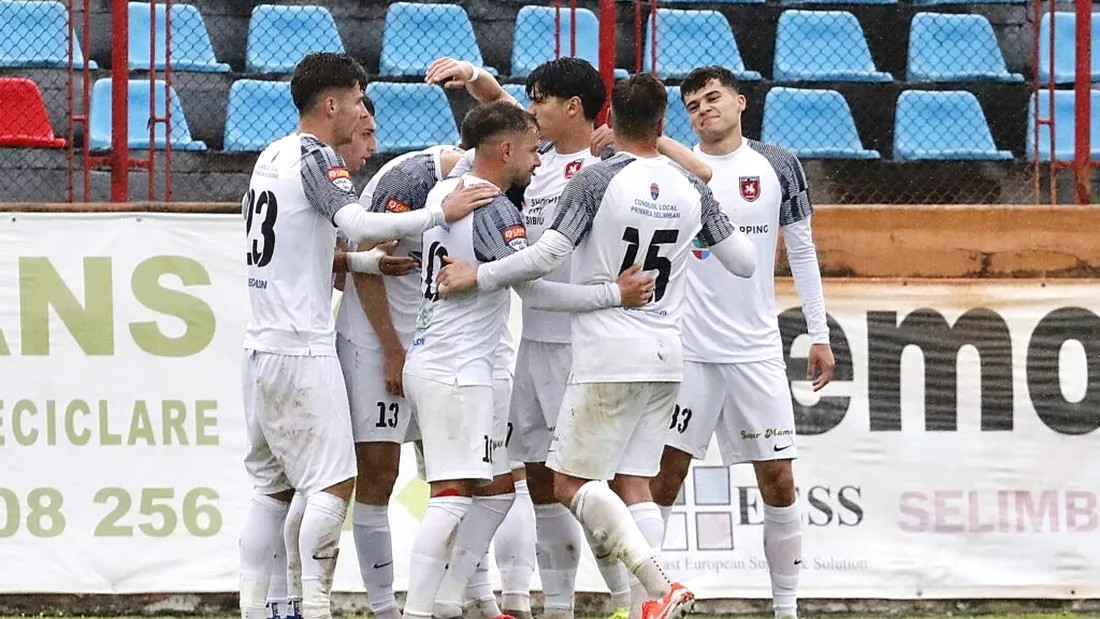 CSC Şelimbăr câştigă ultimul meci din play-out, cu FC Bacău, şi joacă barajul pentru menţinerea în Liga 2, cu CS Dinamo. Bucureștenii şi-au trimis ”spion” la Cisnădie!