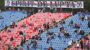 Paraschiv: "Lăcătuș n-a suportat să fie criticat de fani, din cauza asta a plecat!"