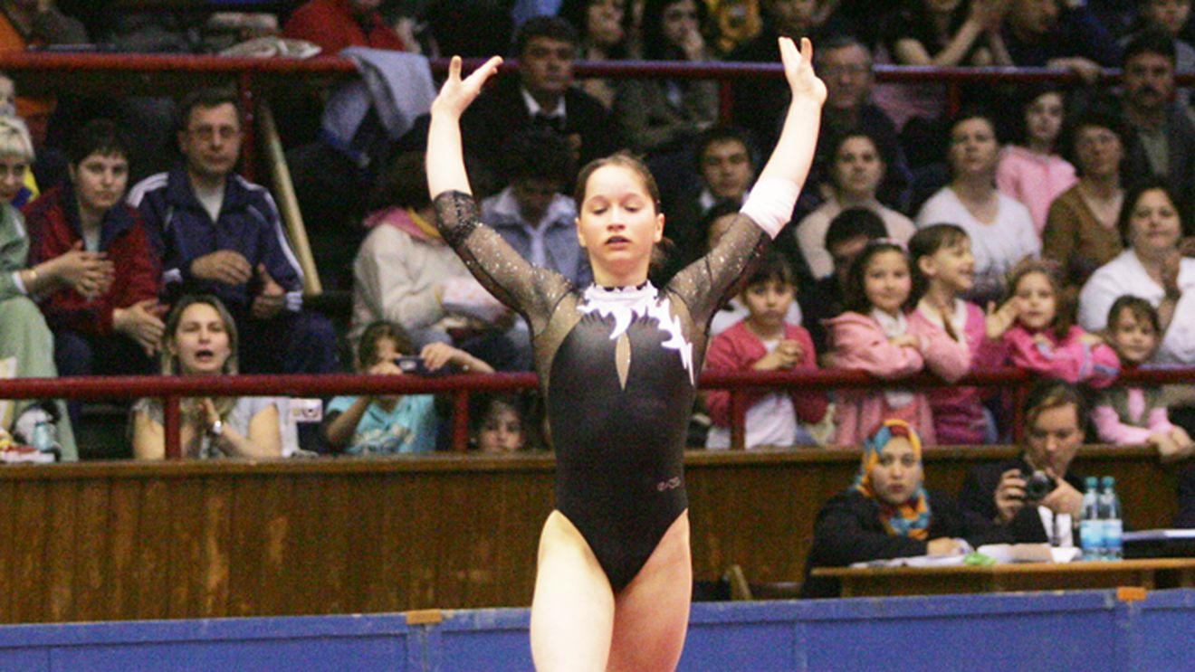 Fetele la antrenamentul pe podium