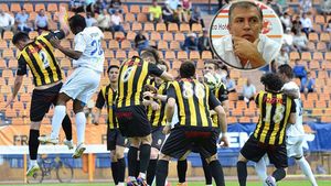 Lagărul lui Massone. Jucătorii Ceahlăului au o masă pe zi, n-au cablu TV, apa caldă e cu porția iar în camere e ca în Hotelul de Gheață. "Un calvar! Colegii mai tineri fac chetă să-și ia seara pizza sau paste"