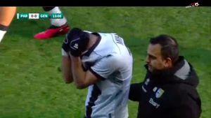 Continuă coșmarul pentru Valentin Mihăilă! Fotbalistul Parmei s-a accidentat în duelul cu Genoa și a ieșit în lacrimi de pe teren. „Nu mai suportă!”