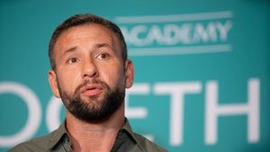 L-a făcut praf pe Răzvan Raț: „E ajutor de hoț acolo”