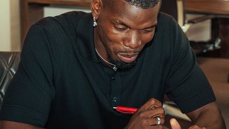 Paul Pogba a izbucnit în lacrimi în momentul în care a semnat contractul cu AS Monaco şi calvarul lui a luat sfârşit