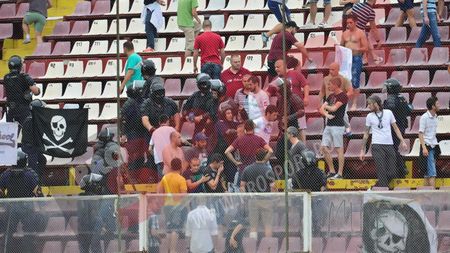 Rapidiștii continuă scandalul pe internet. Suporterii care s-au încăierat la petrecerea giuleștenilor acuză răfuieli în stil mafiot, cu interlopi și luptători de K1
