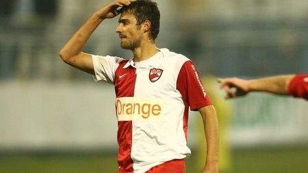 E război! Aseară, Tamaș era jucătorul lui Dinamo, azi a semnat cu Steaua. Culise incredibile: ce le-a făcut șefilor din Groapă