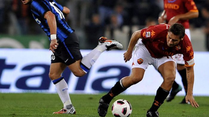 Roma, pe un butoi de pulbere înainte de meciul cu CFR!** Totti, stigmatizat : "Mi se pare incredibil ce a făcut, ăsta nu e căpitan"