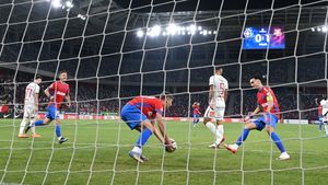 Gigi Becali, sfătuit să forțeze „explozia” puștiului cumpărat de la Gică Hagi: „Stoian ar fi jucat titular meci de meci la Benfica”