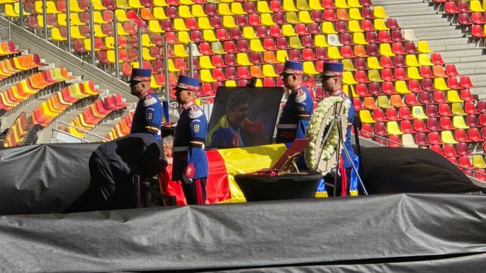 Gest cutremurător: Daniel Pancu s-a pus în genunchi în fața lui Mircea Lucescu!