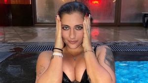 Cea mai tatuată jucătoare română, apariție senzuală, doar într-un tricou cu Kylian Mbappe! Cum s-a pozat Andreea Prisăcariu spre bucuria fanilor virtuali | GALERIE FOTO