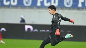 Transformarea fizică incredibilă a lui Andrei Vlad de la FCSB. E greu de recunoscut, după ce și-a lăsat cioc și părul mai lung