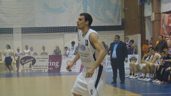 "Lei" contra "lei"** Markovic vrea victoria la Oradea