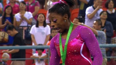 FOTO | Moment incredibil petrecut la Campionatul Mondial de Gimnastică. Larisa Iordache: "Uite ce ai acolo" :) Ce a pățit Simone Biles 