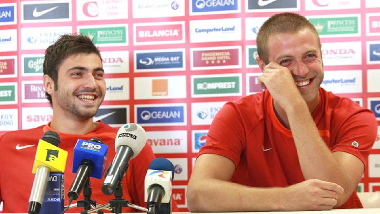 "Maneaua" reloaded! Pulhac și Ropo au petrecut  într-un club!