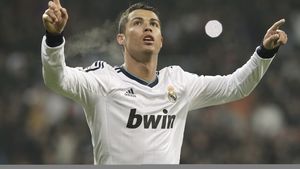 Ronaldo SHOW în Real - Sevilla 4-1!** Portughezul a reușit un hat-trick în poarta lui Beto !  VIDEO Super golurile marcate de CR7