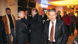 DIALOG INCREDIBIL între Porumboiu și Avram:** "Ce om, să-mi... O jigodie ordinară!" / "Dă-l în... de bou"