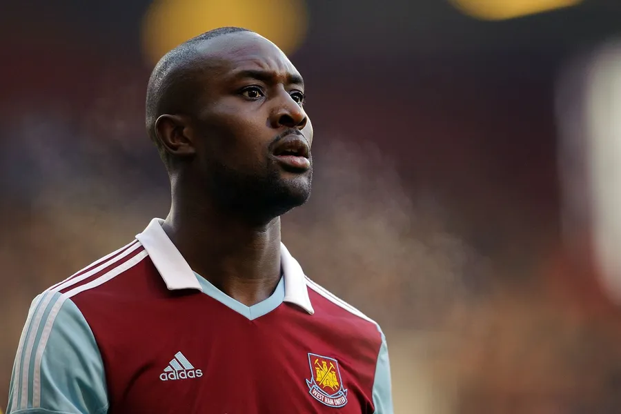 Carlton Cole în tricoul lui West Ham United