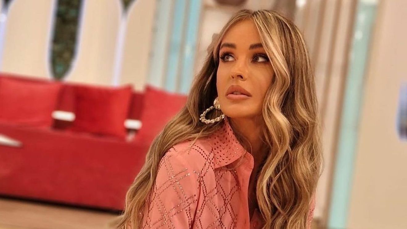 Diana Munteanu, criticată dur după ce s-a afișat în costum de baie pe Instagram. Fosta soție a lui Claudiu Niculescu a primit numai remarci grele din partea fanilor: „Iar ai început cu chiloțăreala?” | GALERIE FOTO