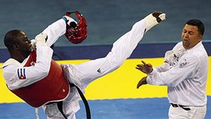 Fidel Castro: "Exploatatorii și jefuitorii oamenilor simpli dețin controlul absolut!"