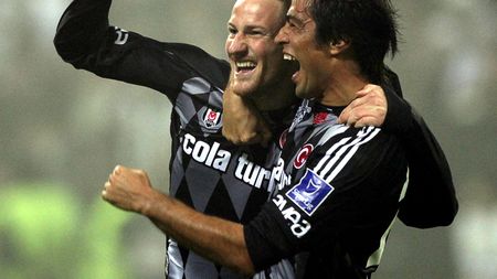 VIDEO** Nebunie în Turcia: Beșiktaș s-a distrat cu Fener!