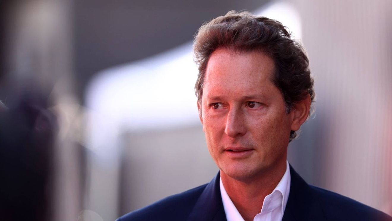 Sentință dură pentru John Elkann, CEO-ul Ferrari: un an de muncă în folosul comunității şi plata a 183 de milioane de euro către Fisc